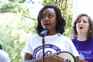 Photo of two female worship leaders at Wesley Theological Seminary