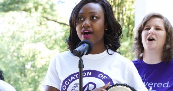 Photo of two female worship leaders at Wesley Theological Seminary