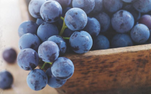 Photo of purple grapes in a bowl