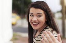 4 Clues for Inviting Others to Church Effectively Photo of a person inviting you to join them at church
