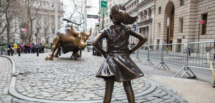 Fearless Girl statue on Wall Street photographed by Anthony Quintano at https://ow.ly/CfYZ30jSneY